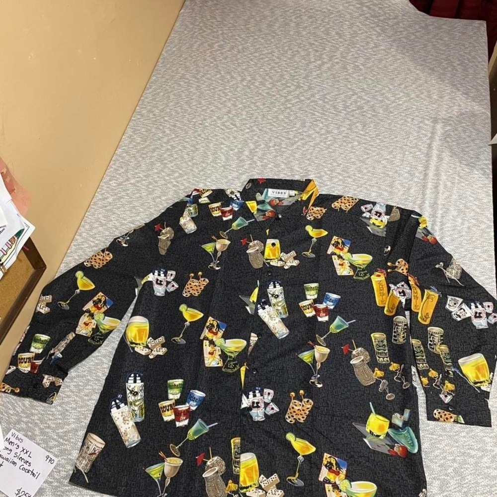 Vibes black multi Hawaiian‎ cocktail print button up shirt Men Size L. SKU979